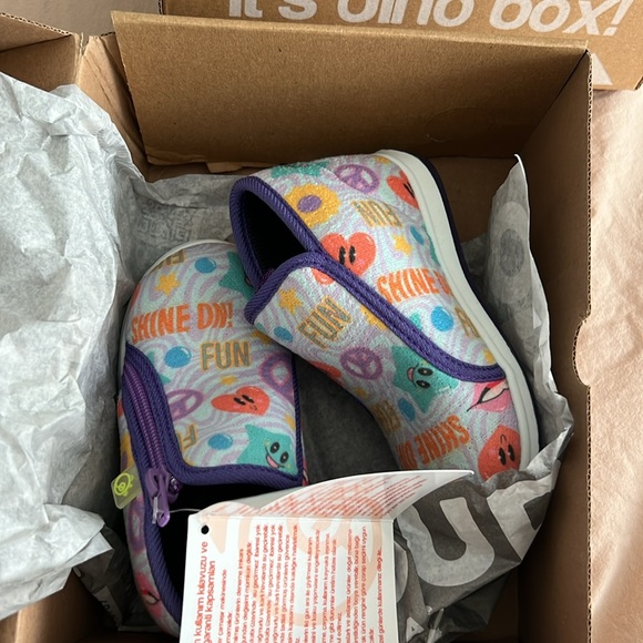 New Soft Shoes with Zipper - Picture 9 of 9